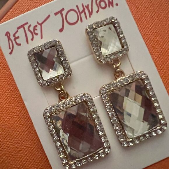 ❤️ Betsey Johnson double square crystal dangle earrings ❤️ - Picture 1 of 7